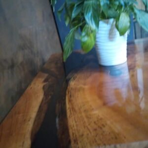 table basse , vieux noyer epoxy
