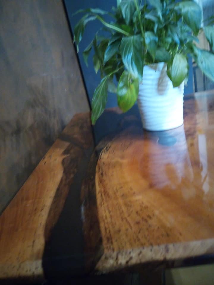 table basse , vieux noyer epoxy table basse , vieux noyer epoxy