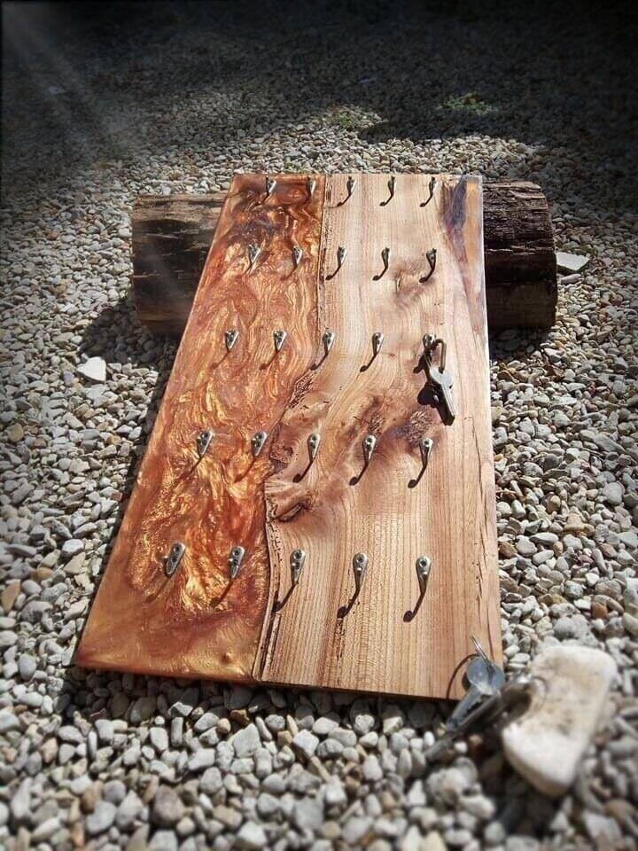 Porte-clés mural époxy bois naturel – vue de détail