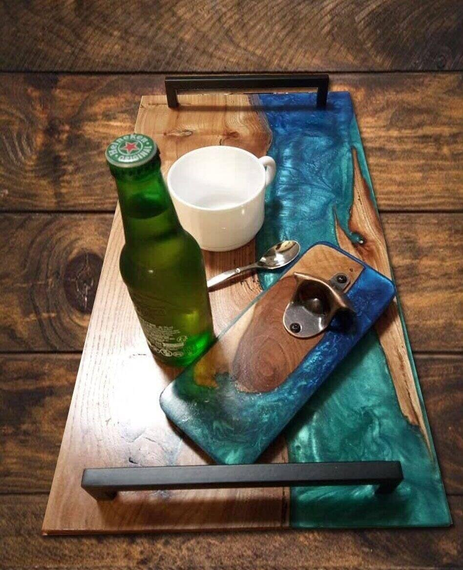 Kit Plateau de Service XL & Décapsuleur Artisanat en Châtaignier et Résine Époxy Bleu-Vert