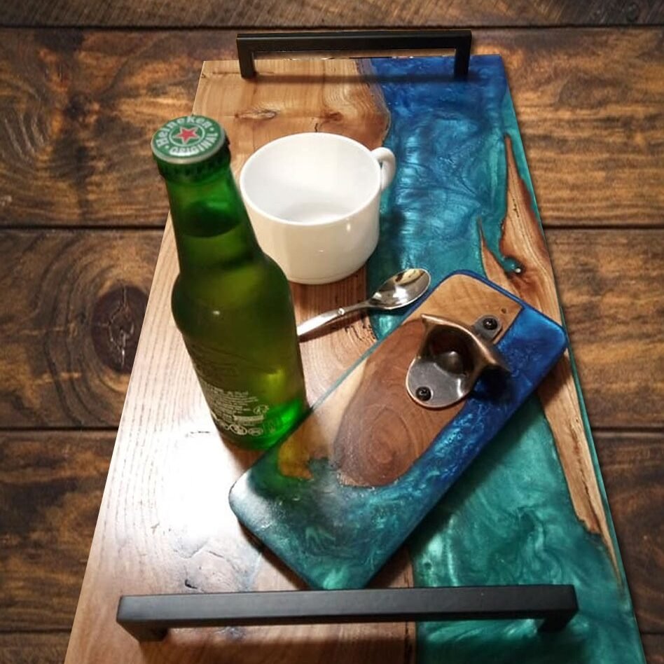 Kit Plateau de Service XL & Décapsuleur Artisanat en Châtaignier et Résine Époxy Bleu-Vert
