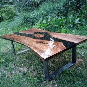 Table Basse Live Edge en Noyer Massif et Résine Époxy Noir – vue de détail
