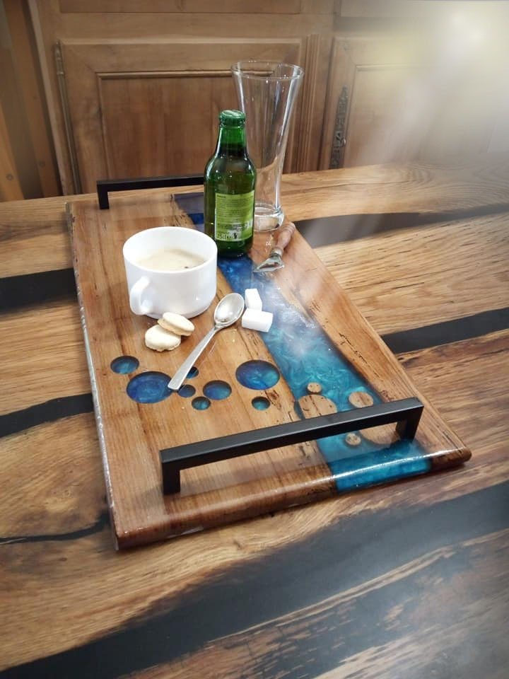 Plateau de Service 54×28 cm en Châtaignier et Époxy Dégradé de Bleu