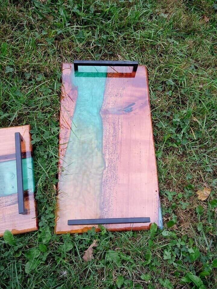 Plateau de Service Artisanat Époxy Vert d’Eau & Platane Massif 54×28 cm – vue de détail
