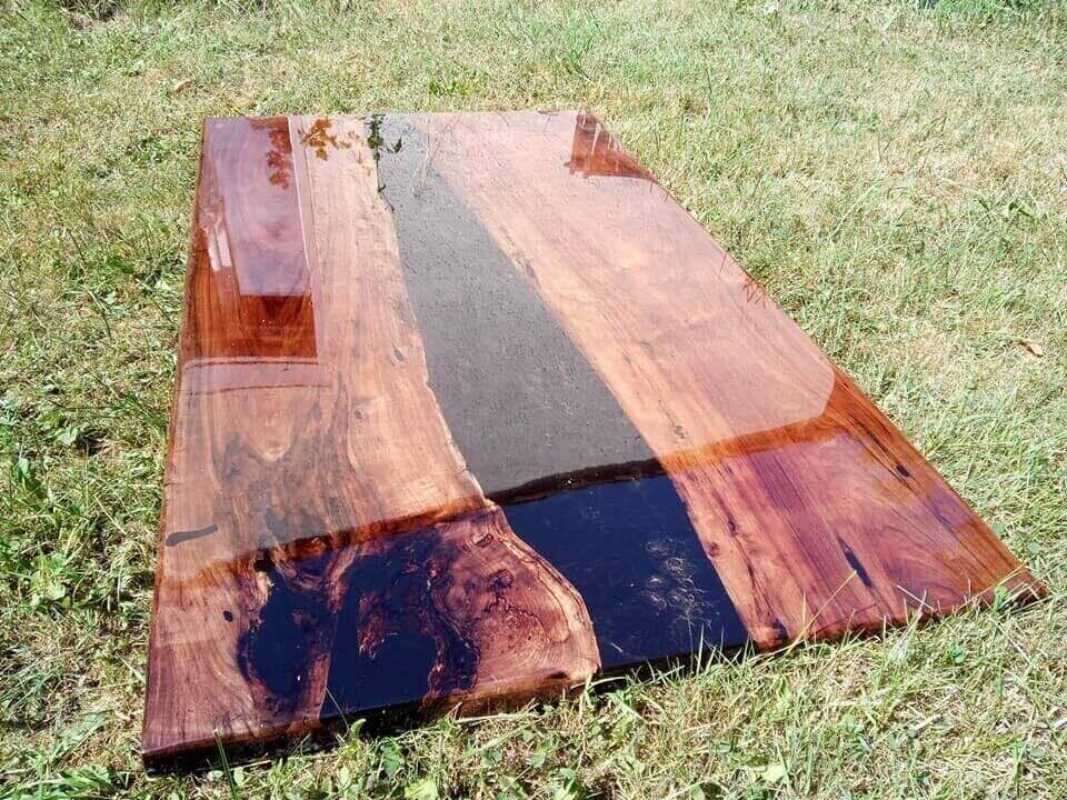Table de Service 140×80 cm Noyer Époxy Noir & Doré – vue de détail