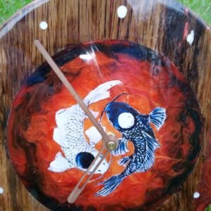 Horloge Artisanale Koi Yin Yang en Chêne et Résine Époxy (Ø 28cm)