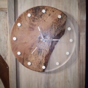 Horloge Murale Artisanale en Noyer Clair & Résine Époxy (Ø 40cm)