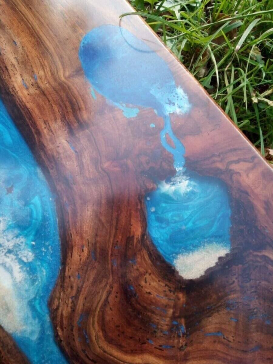 able Basse Live Edge Noyer Échauffé Effet Mer 3D – vue d’ensemble