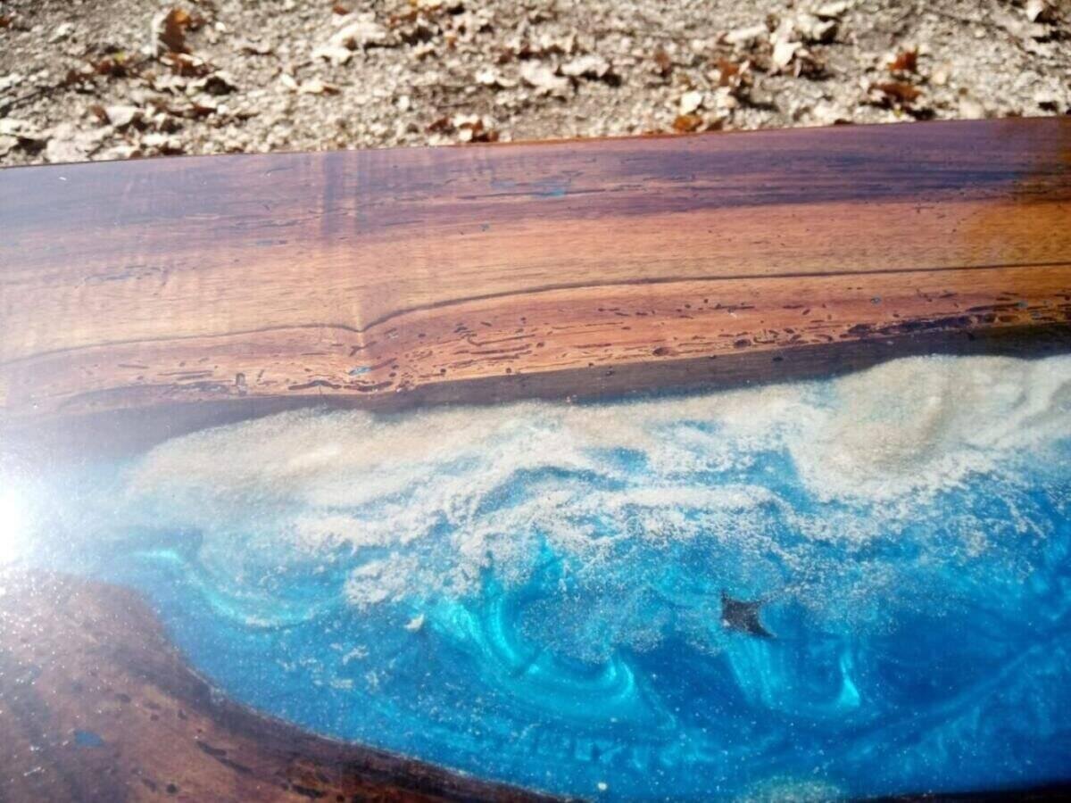 able Basse Live Edge Noyer Échauffé Effet Mer 3D – vue de côté