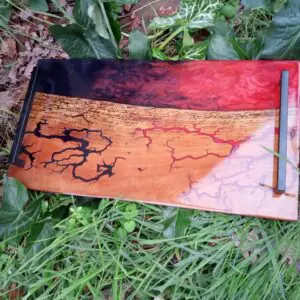 plateau de service epoxy noyer gravure lichtenberg