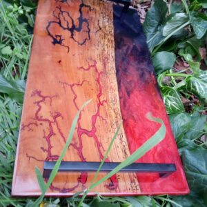 plateau de service epoxy noyer gravure lichtenberg