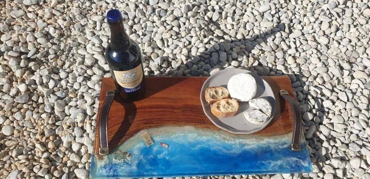 Plateau de Service 54×28 en Orme Ancien et Résine Époxy (Décor 3D Bord de Mer) – vue 7