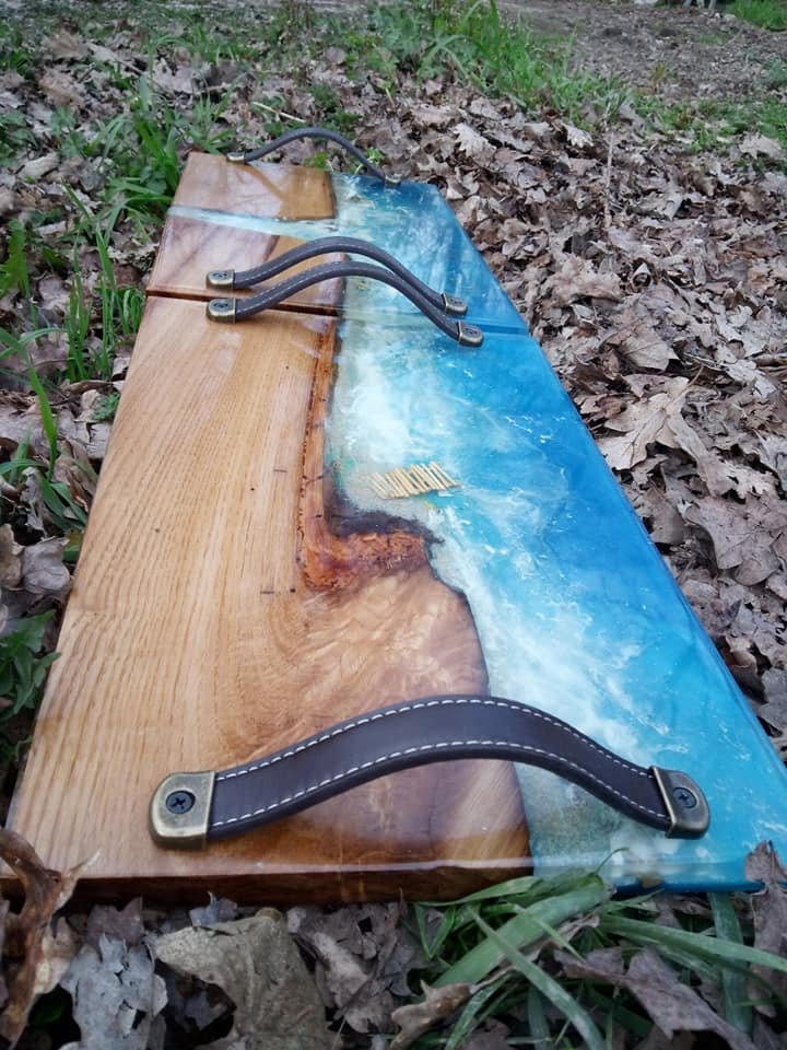 Duo de Plateaux de Service « Rives Marines » en Chêne Massif et Résine Époxy (2x 40×25 cm) – gros plan sur la finition