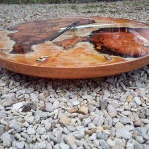 Horloge Murale XXL « Vague » en Racine de Merisier et Résine Époxy (Ø 50cm) – vue de détail