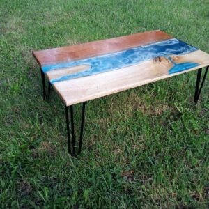 Table Basse « Lagune » en Orme Massif et Résine Époxy Thème Marin – vue de détail