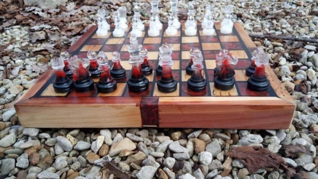 Échiquier en Orme Fait Main, Époxy Rouge et Noir – vue de détail