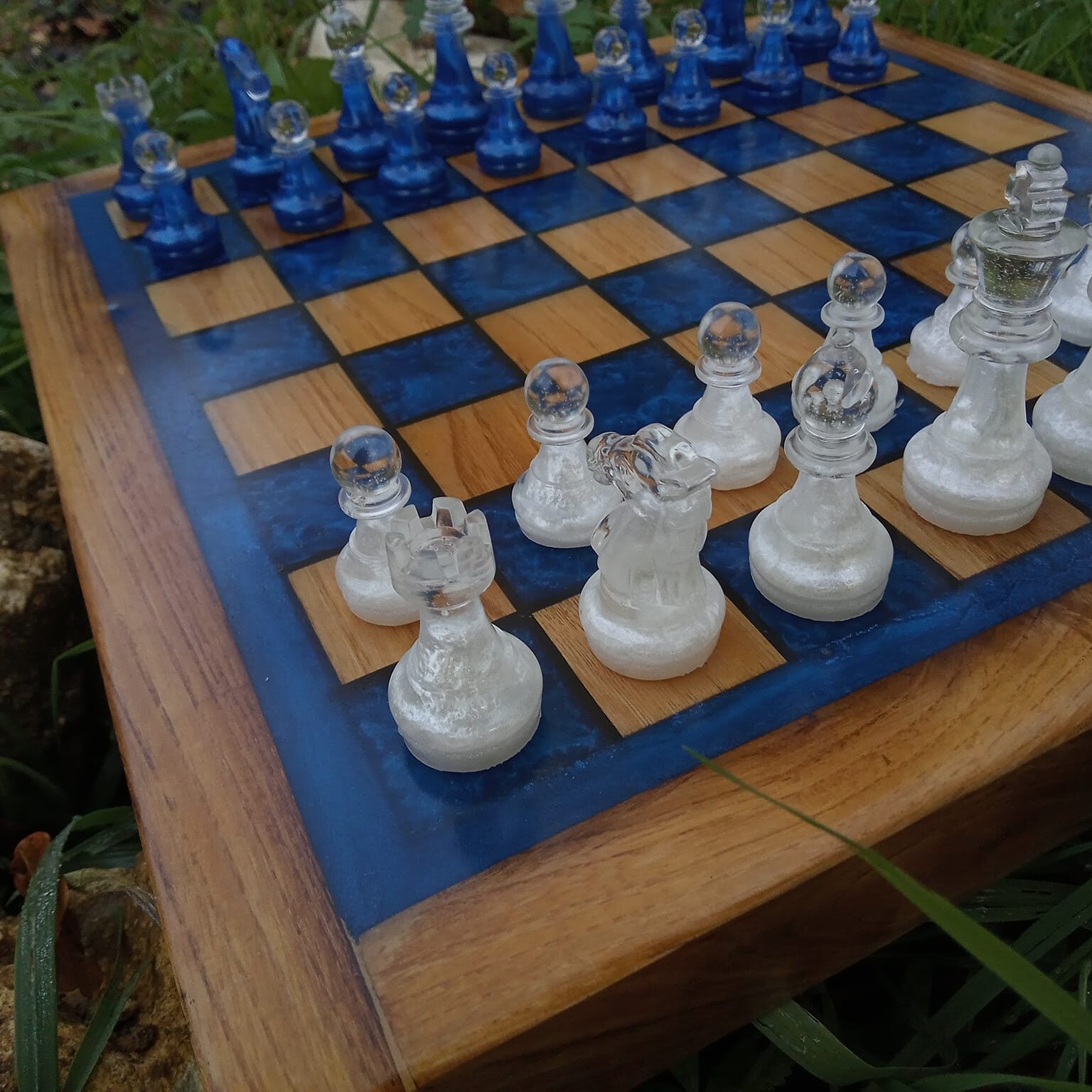 jeu d’échecs bois massif et époxy