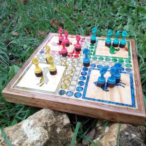 jeu de petit chevaux en bois et epoxy