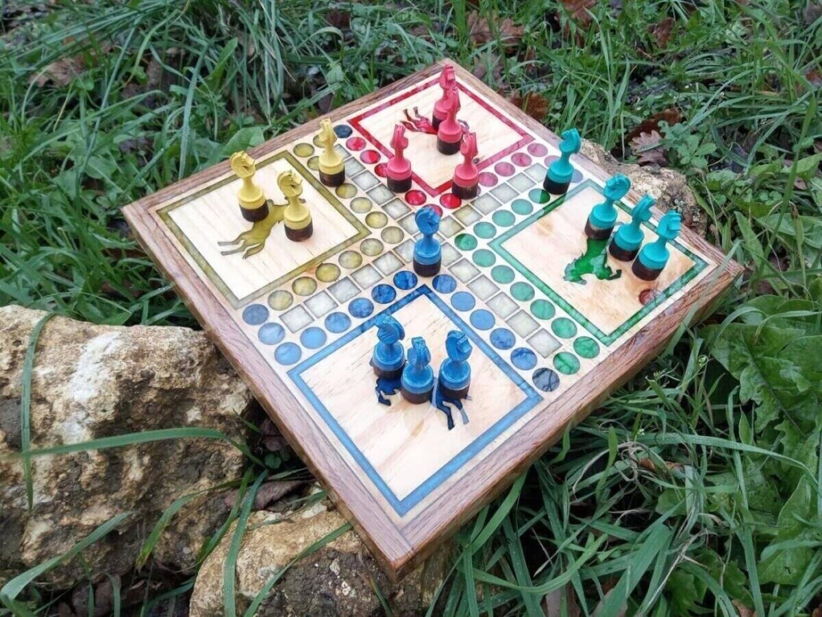 Jeu des Petits Chevaux de Luxe – vue d’ensemble