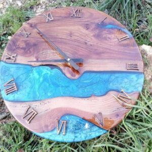 Horloge Murale « River » en Chêne Massif & Résine Époxy Bleue