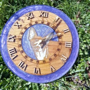 Horloge Murale Artisanale Chêne Massif & Époxy Violet – Chat Sphynx Personnalisé (Diamètre 35 cm)