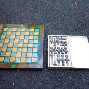 Jeu d&rsquo;Échecs de Collection « Égypte Antique » – Artisanat Bois & Résine Époxy – vue de détail
