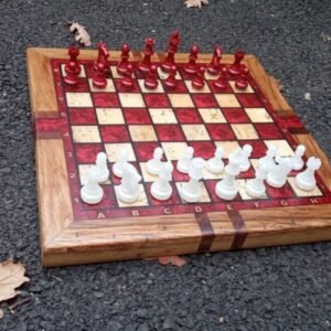 echiquier  en bois et epoxy – vue de détail