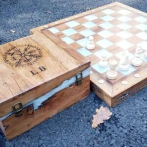 Jeu d&rsquo;Échecs Luxe Taille 5 en Chêne, Époxy Blanc Nacré et Boîte Rangement Personnalisée