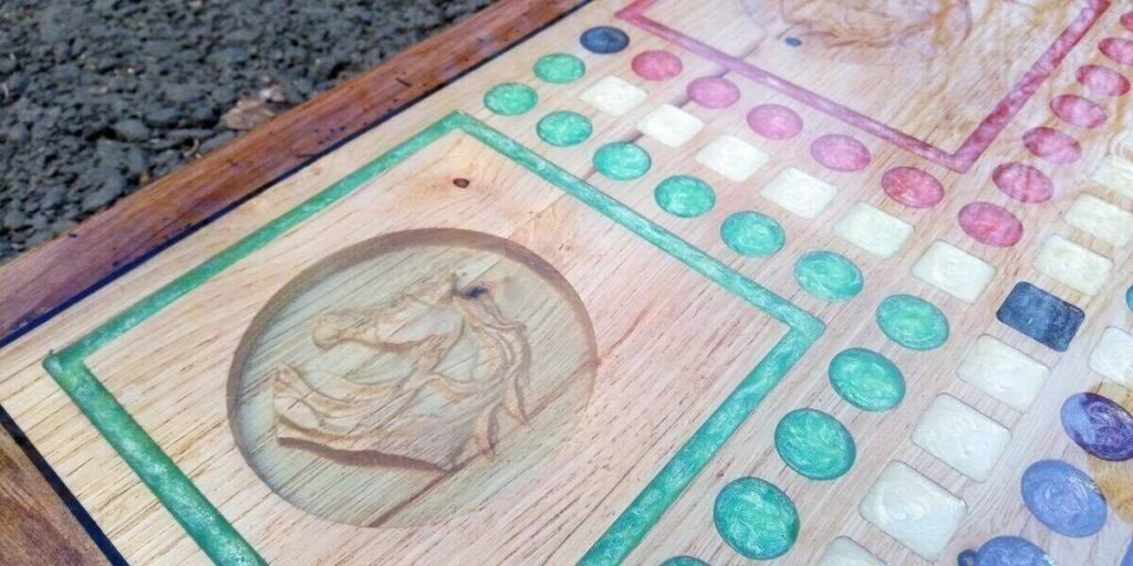 Jeu des Petits Chevaux en bois  personnalisable  3D – vue de détail