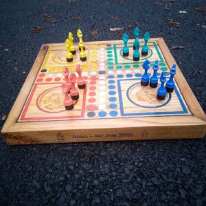 Jeu petits chevaux bois et époxy personnalisable