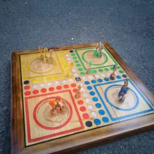 Jeu petits chevaux bois et époxy personnalisable