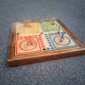 Jeu petits chevaux bois et époxy personnalisable