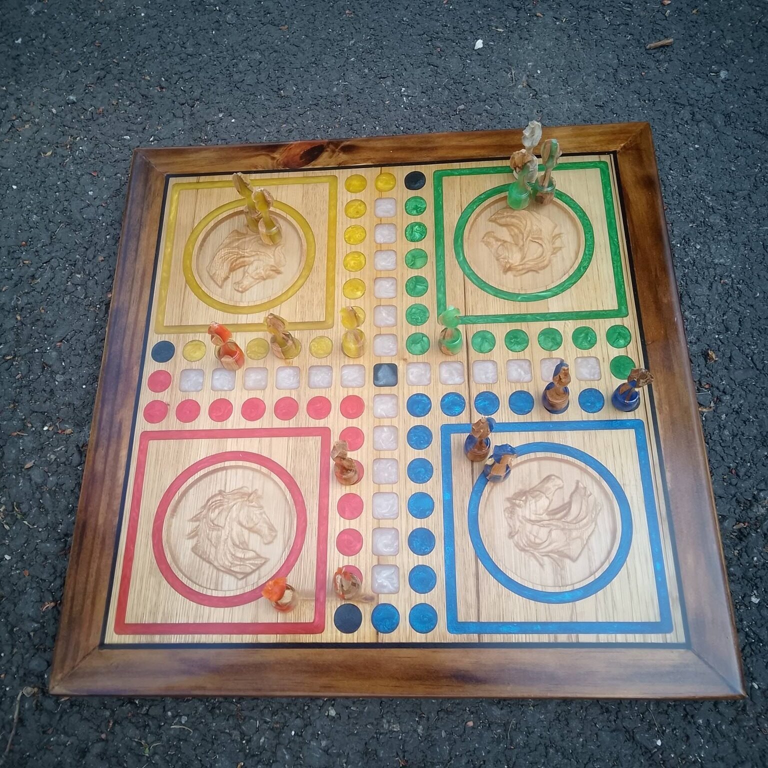 Jeu des Petits Chevaux  + pions en bois et époxy