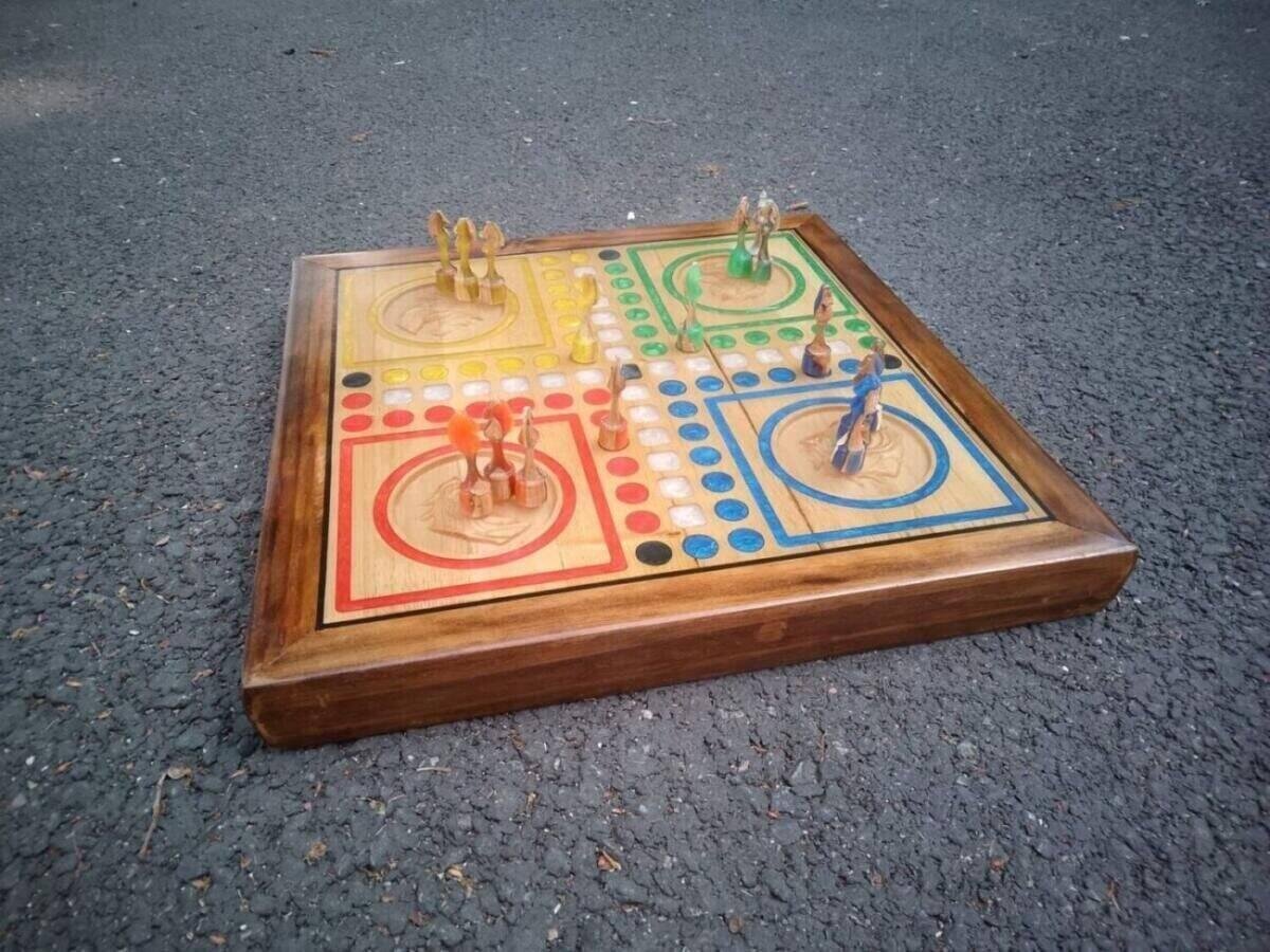 Jeu des Petits Chevaux + pions en bois et époxy