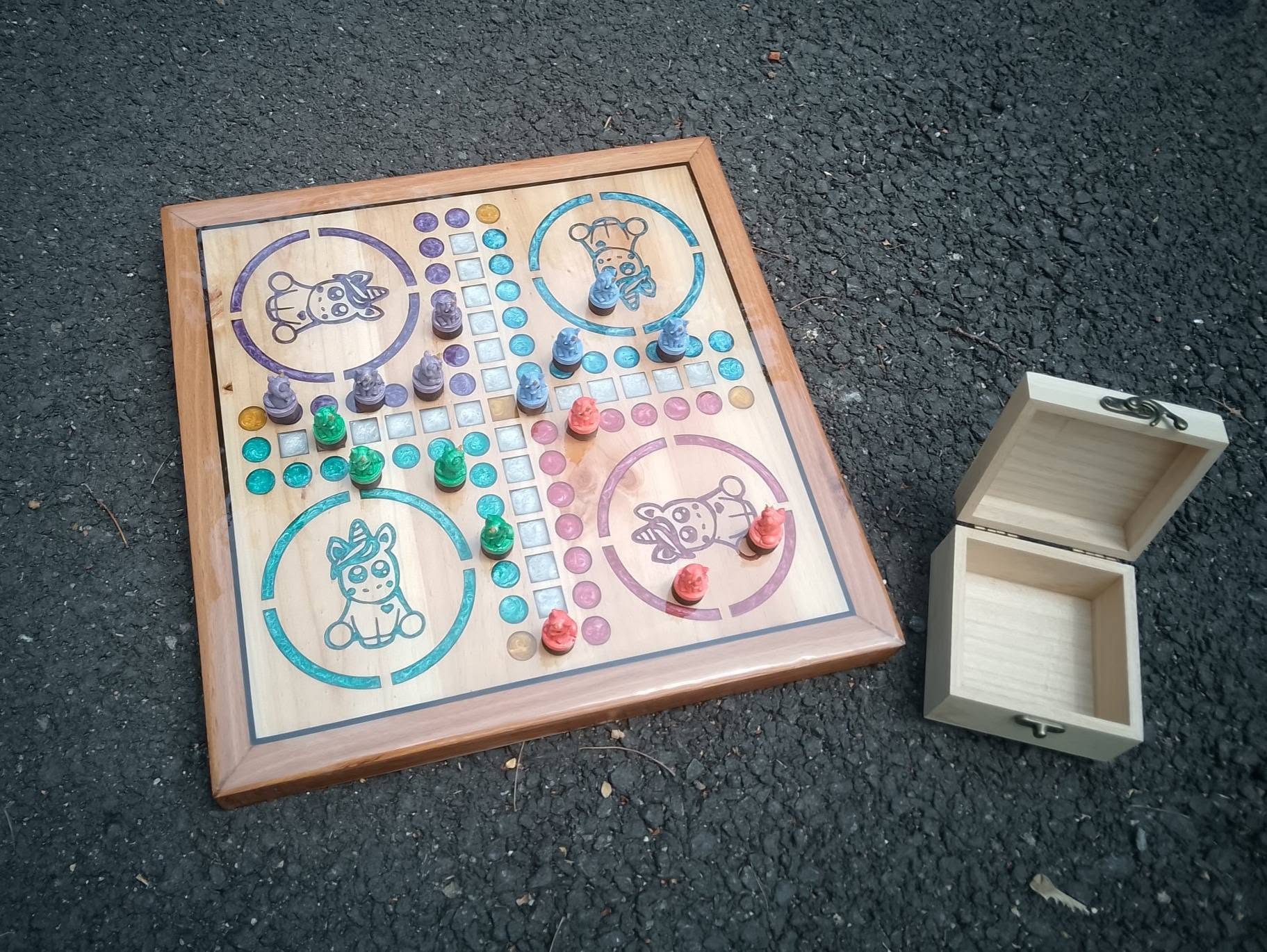 jeu de petits chevaux bois theme licrone