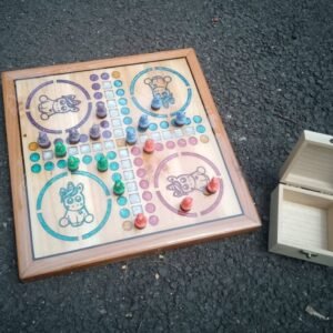 Jeu des Petits Chevaux en bois  massif theme licorne – vue de détail