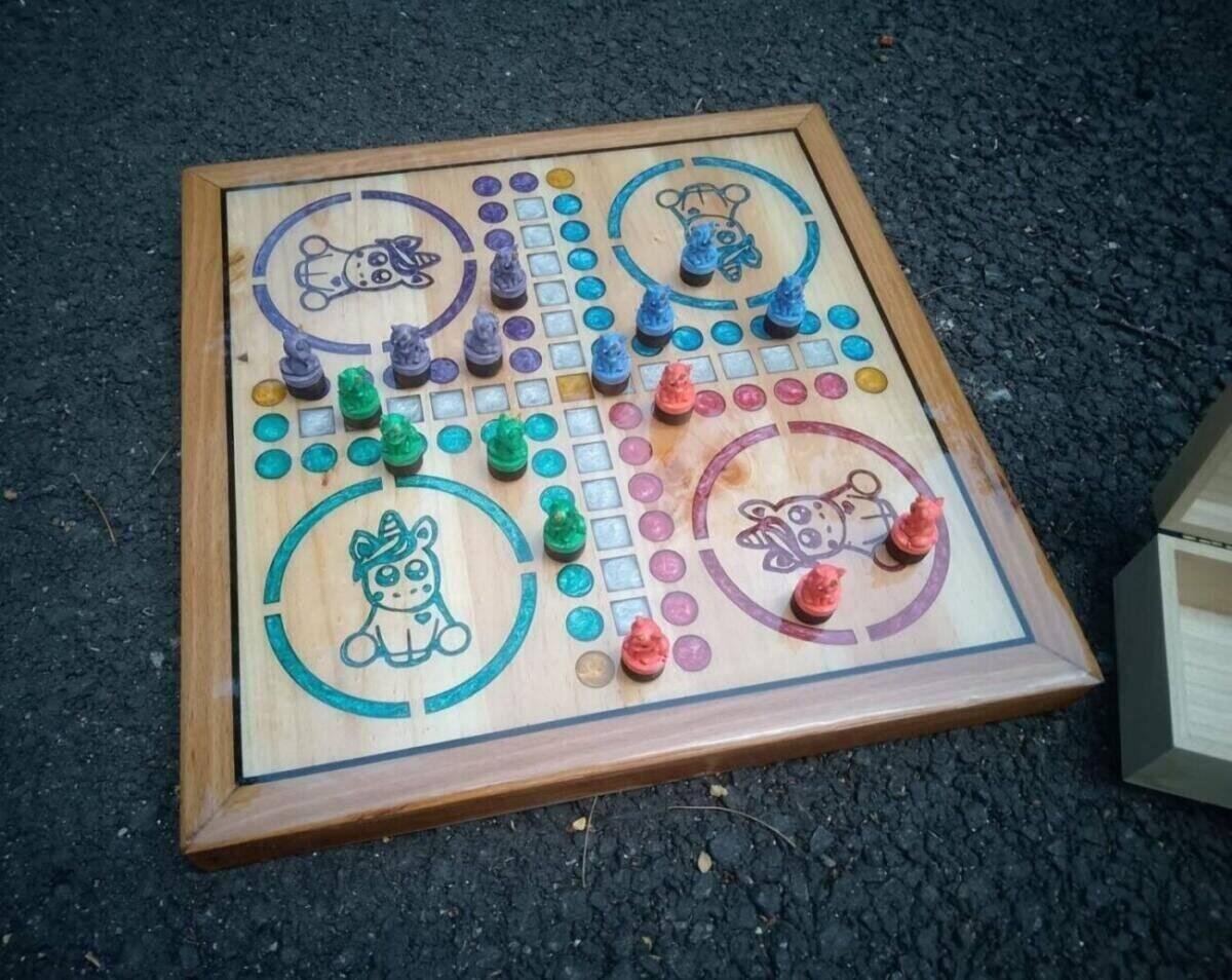 Jeu des Petits Chevaux en bois massif theme licorne – vue d’ensemble