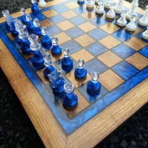 jeu d’échecs en chêne et epoxy