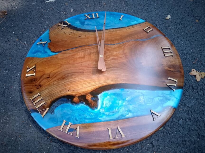 horloge chêne epoxy